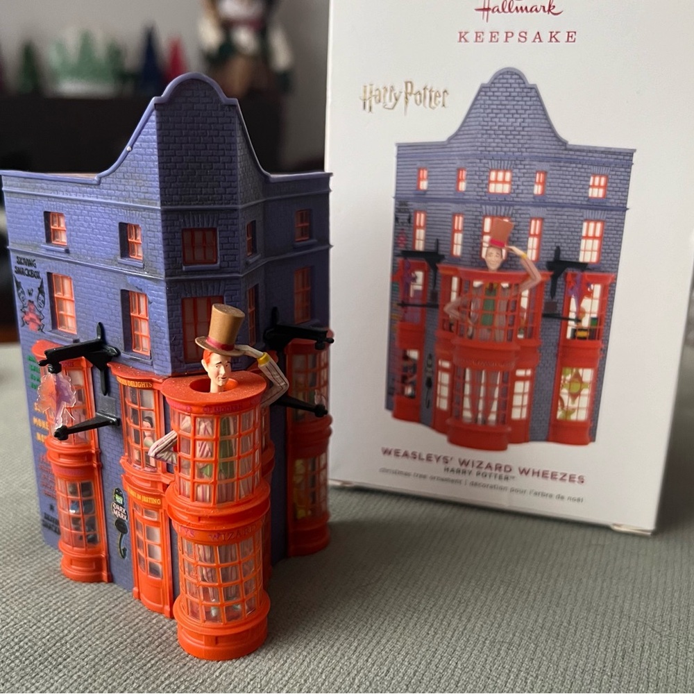 Hallmark Keepsake Ornament - Weasleys Wizard Wheezes